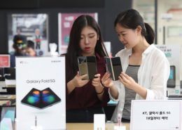 Samsung Galaxy Fold tiếp tục "cháy hàng" tại Hàn Quốc