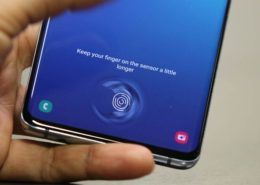 Samsung cảnh báo người dùng không tự ý dán màn hình trên Galaxy S10