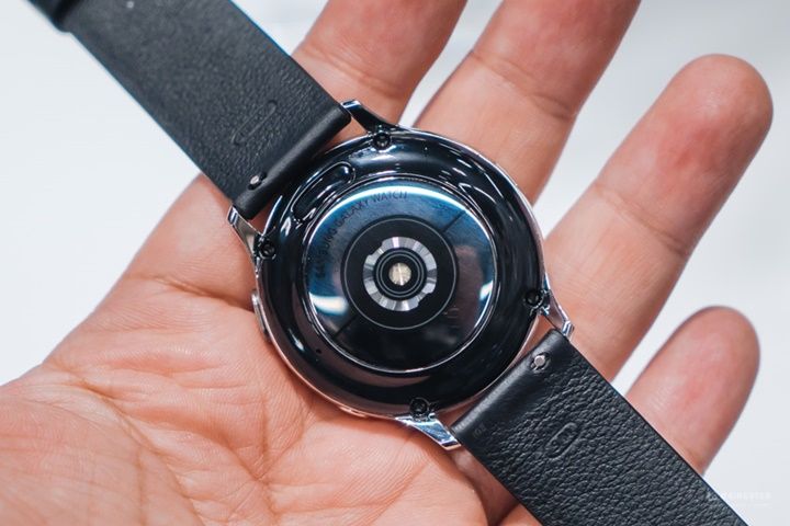 Trên tay Galaxy Watch Active 2: Viền digital bezel xoay được, hoàn thiện đẹp, bản 44mm to hơn khá nhiều
