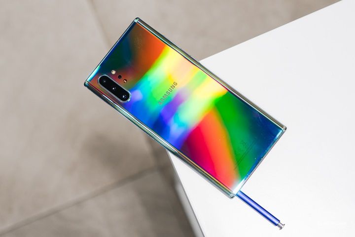 Trên tay Samsung Galaxy Note 10 phiên bản Aura Glow tại VN: Lắc nhẹ tay là một màu mới