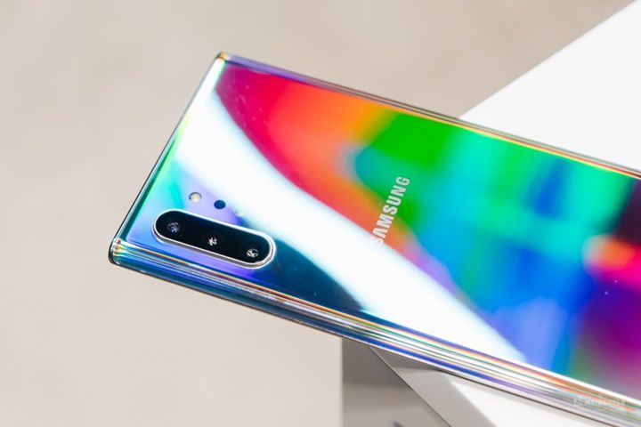 Trên tay Samsung Galaxy Note 10 phiên bản Aura Glow tại VN: Lắc nhẹ tay là một màu mới