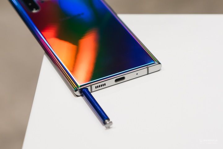 Trên tay Samsung Galaxy Note 10 phiên bản Aura Glow tại VN: Lắc nhẹ tay là một màu mới