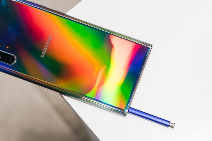 Trên tay Samsung Galaxy Note 10 phiên bản Aura Glow tại VN: Lắc nhẹ tay là một màu mới