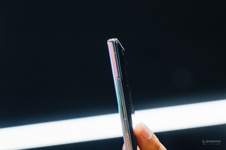 Trên tay Samsung Galaxy Note 10 phiên bản Aura Glow tại VN: Lắc nhẹ tay là một màu mới