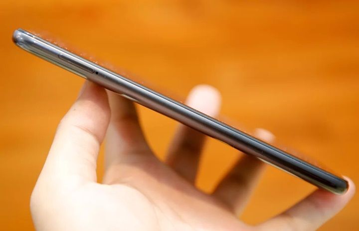Trên tay Samsung Galaxy M30 tại VN: pin "khủng", giá 5,6 triệu đồng, chỉ bán online