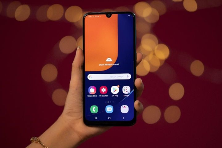 Galaxy A50s sạc nhanh 10 phút có 10 giờ nghe nhạc, camera trước 32 MP