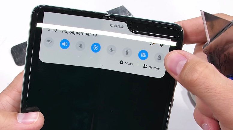 Galaxy Fold có chi phí sửa màn hình lên đến... 14 triệu đồng