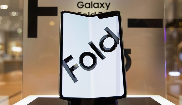 Samsung dự tính sẽ thu về ít nhất 2 tỷ USD trong vài tuần từ việc bán Galaxy Fold