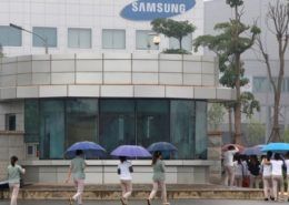 Đền bù nhân viên bị sa thải theo kiểu Samsung: Nhận miễn phí Galaxy S10+, đồng hồ thông minh cùng tiền mặt
