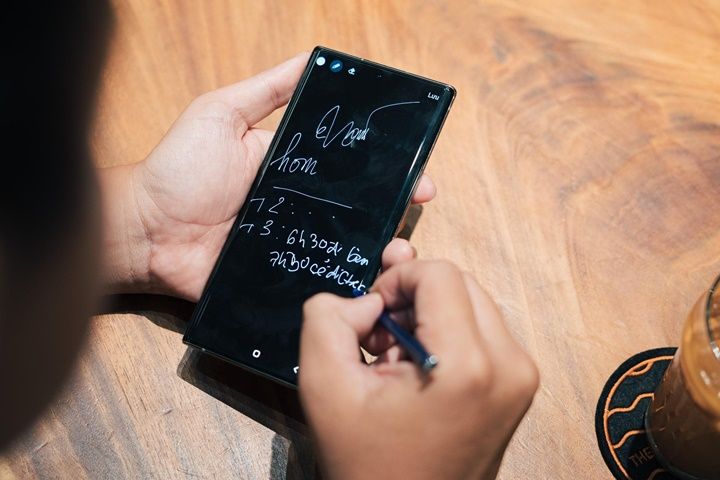 Nghe hai iFan lâu năm chia sẻ câu chuyện "dám thay đổi" với Galaxy Note10