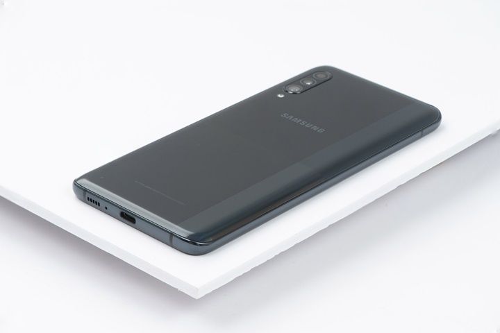 Trên tay Samsung Galaxy A90 5G: Tiệm cận flagship