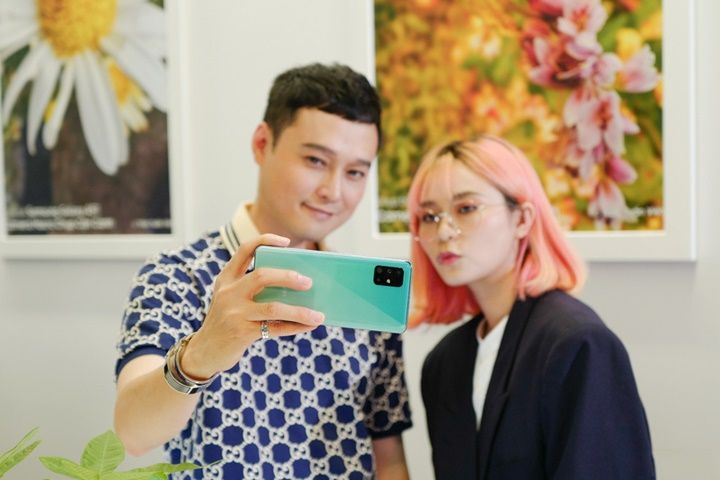 Trên tay Galaxy A51 tại Việt Nam: Màn hình đẹp như Note10, giá 7,99 triệu đồng