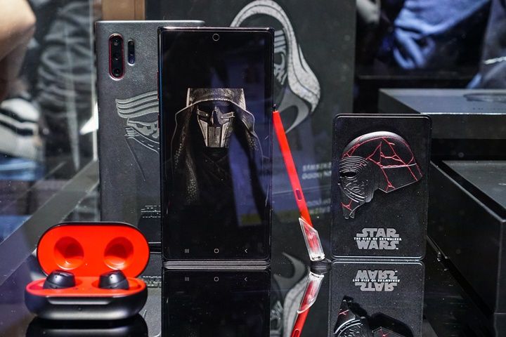 Cận cảnh Galaxy Note10+ phiên bản đặc biệt dành riêng cho fan Star Wars