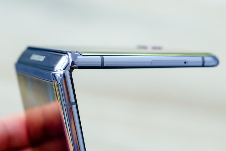 Mở hộp Galaxy Z Flip màn hình gập giá 36 triệu đồng