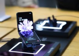 Samsung Galaxy Z Flip thành công vượt mong đợi, cháy hàng ngay sau khi mở bán tại Mỹ và Hàn Quốc