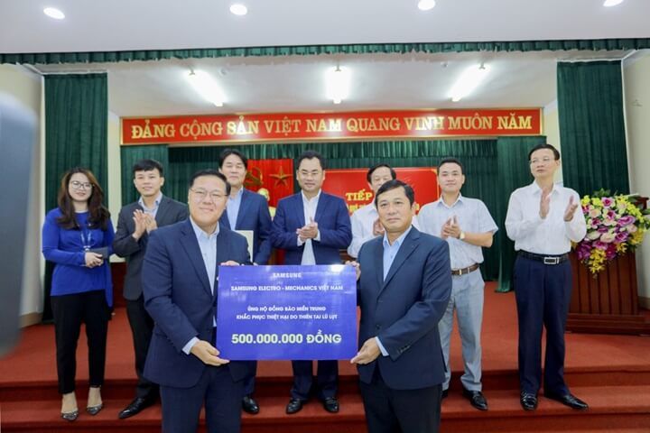 Các nhà máy và nhân viên Samsung Việt Nam ủng hộ 5 tỷ đồng hỗ trợ miền Trung bị ảnh hưởng bởi lũ lụt